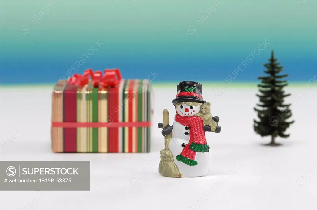 Christmas decoration, Snowman, christmas tree and parcel