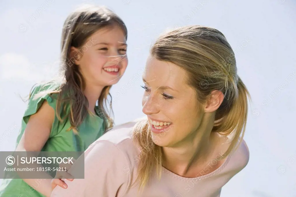 Germany, Bavaria, Munich, Mother and daughter 6_7, smiling, portrait