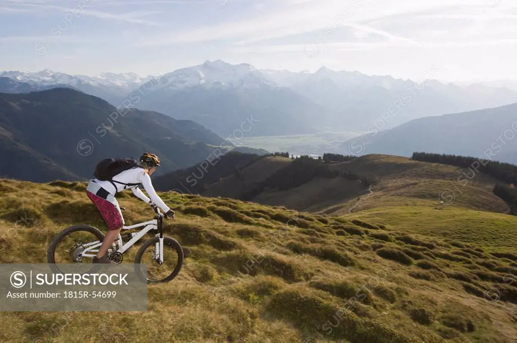Austria, Salzburger Land, Zell am See, Woman mountain biking