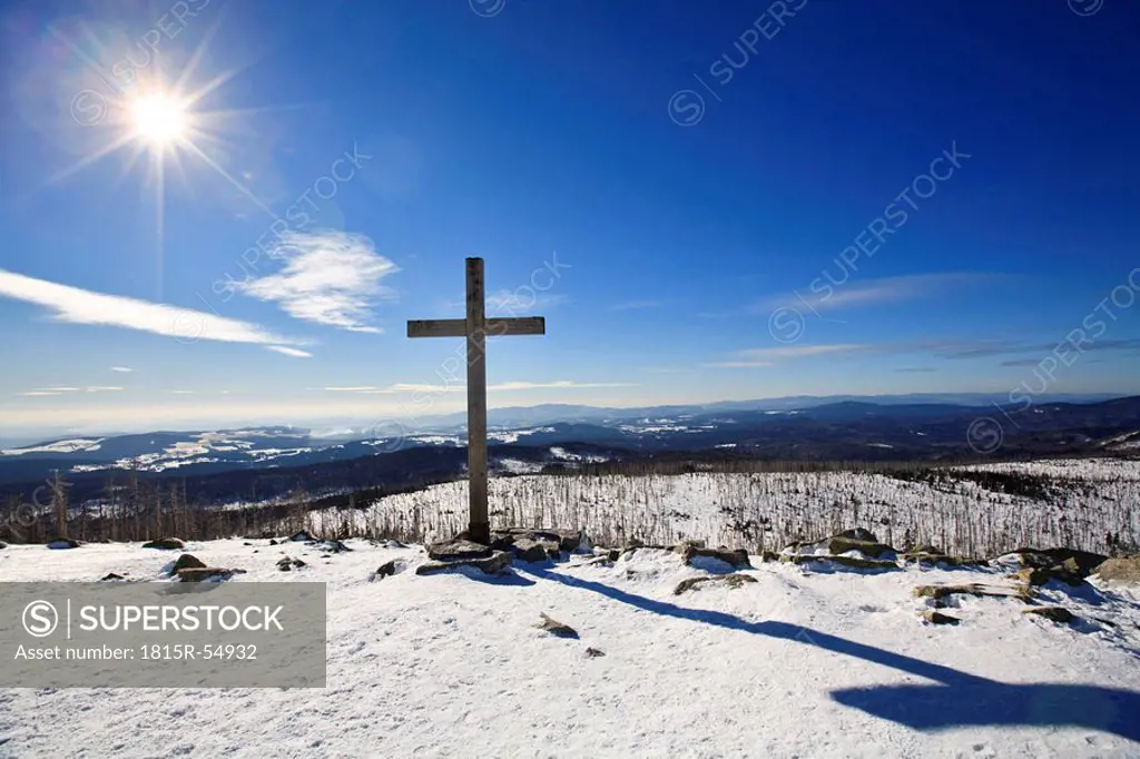 Germany, Bavarian Forest, Cross in winter landscape
