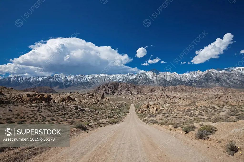 USA, California, Sierra Nevada, Flat Road, in background Mount Whitney