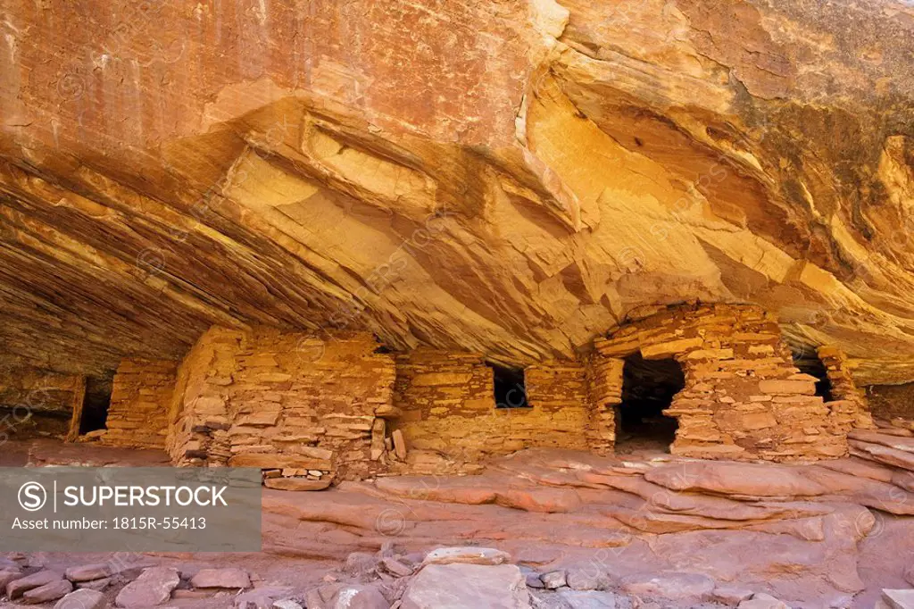 USA, Utah, Indian ruins in North Fork of Mule Canyon, Cedar Mesa