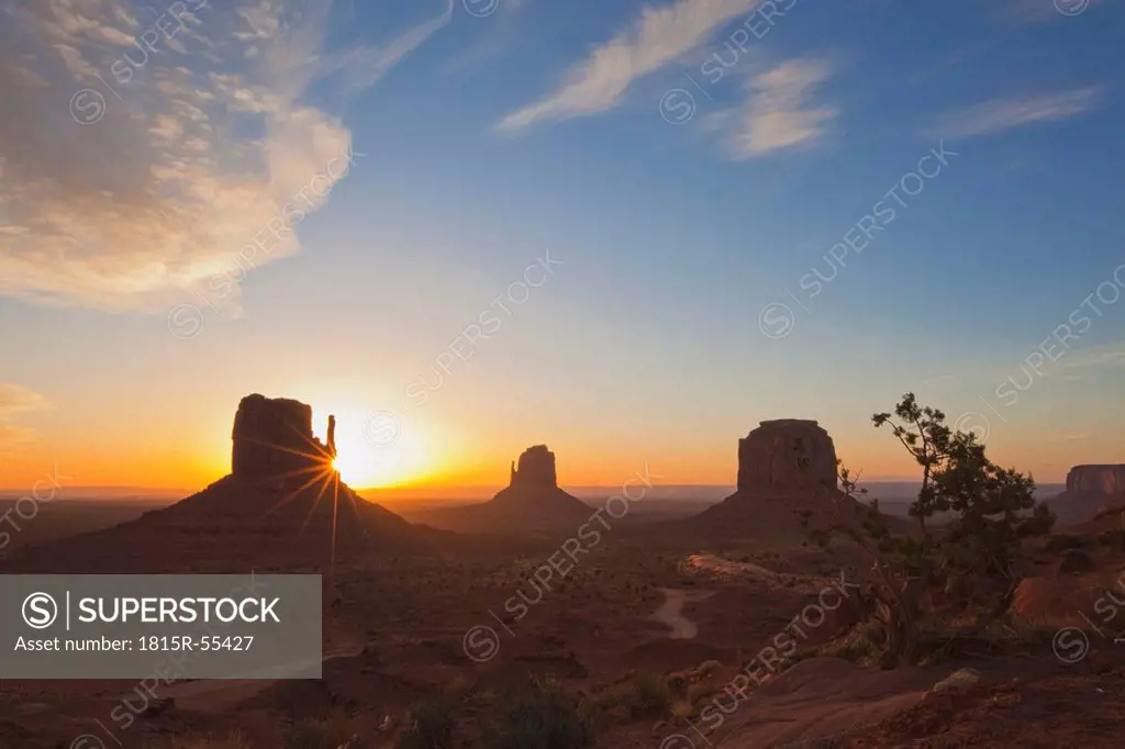 USA, Arizona, Monument Valley Tribal Park, West Mitten Butte at sunset