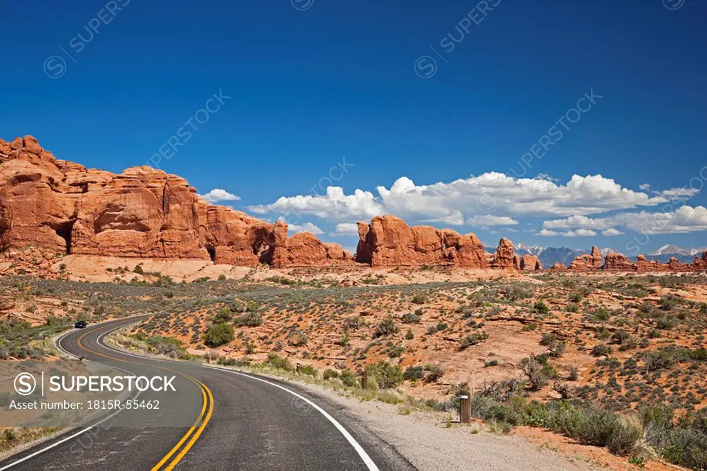 USA, Utah, Arches National Park, Road to the Windows Section