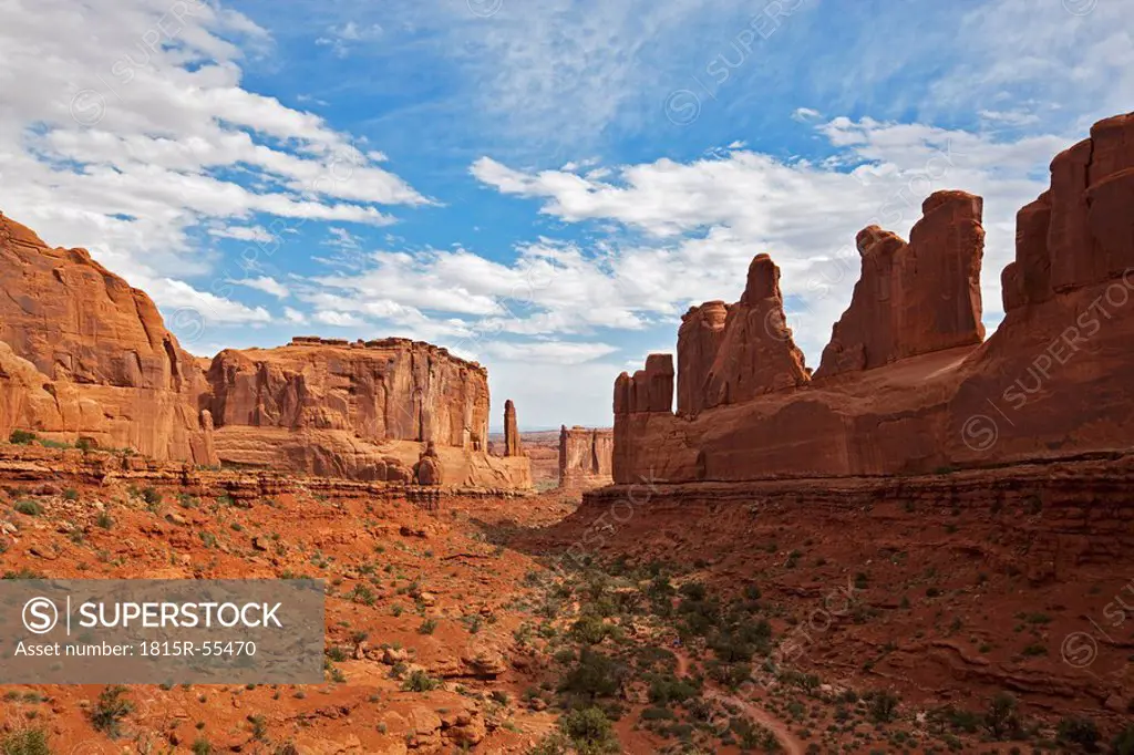 USA, Utah, Arches National Park, Courthouse Towers