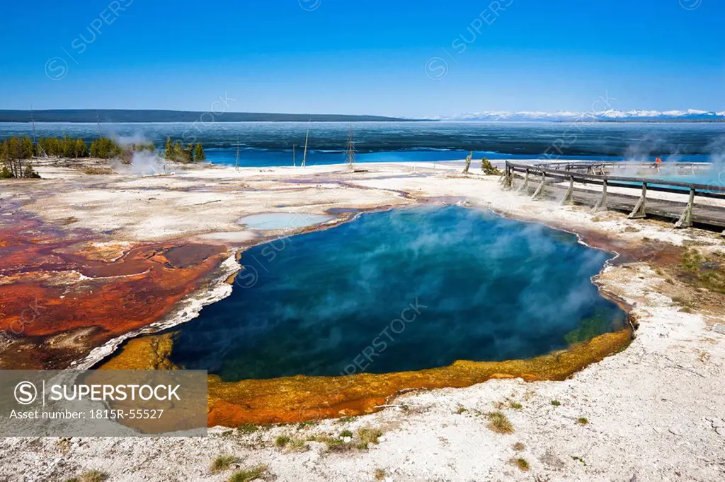 USA, Yellowstone Park, West Thumb Geyser Basin, Abyss Pool