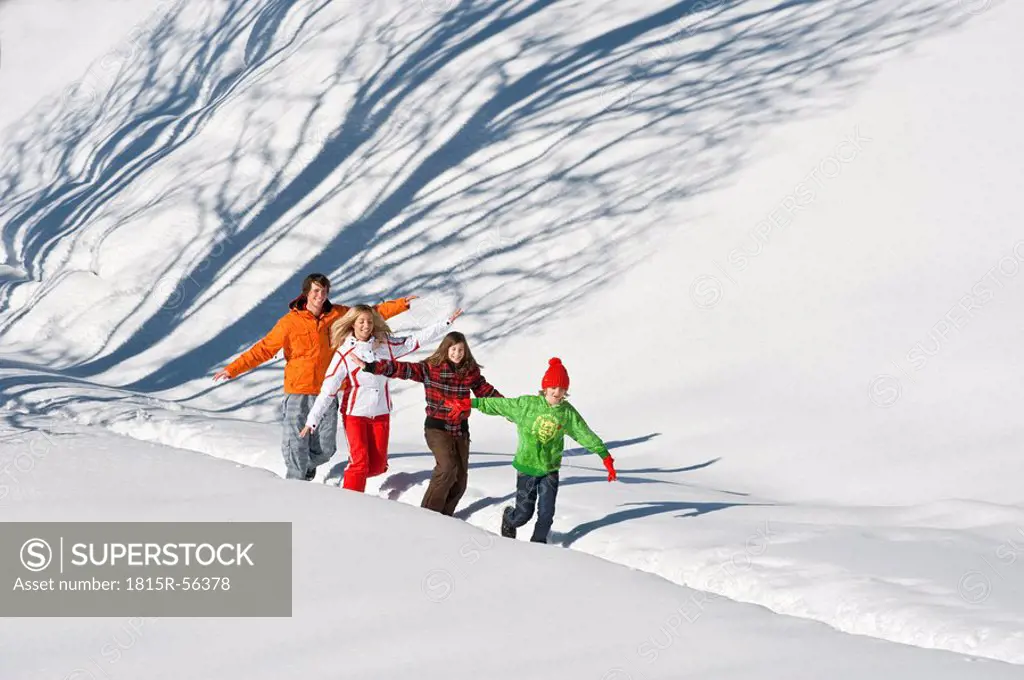 Austria, Salzburger Land, Altenmarkt, Family walking in snow