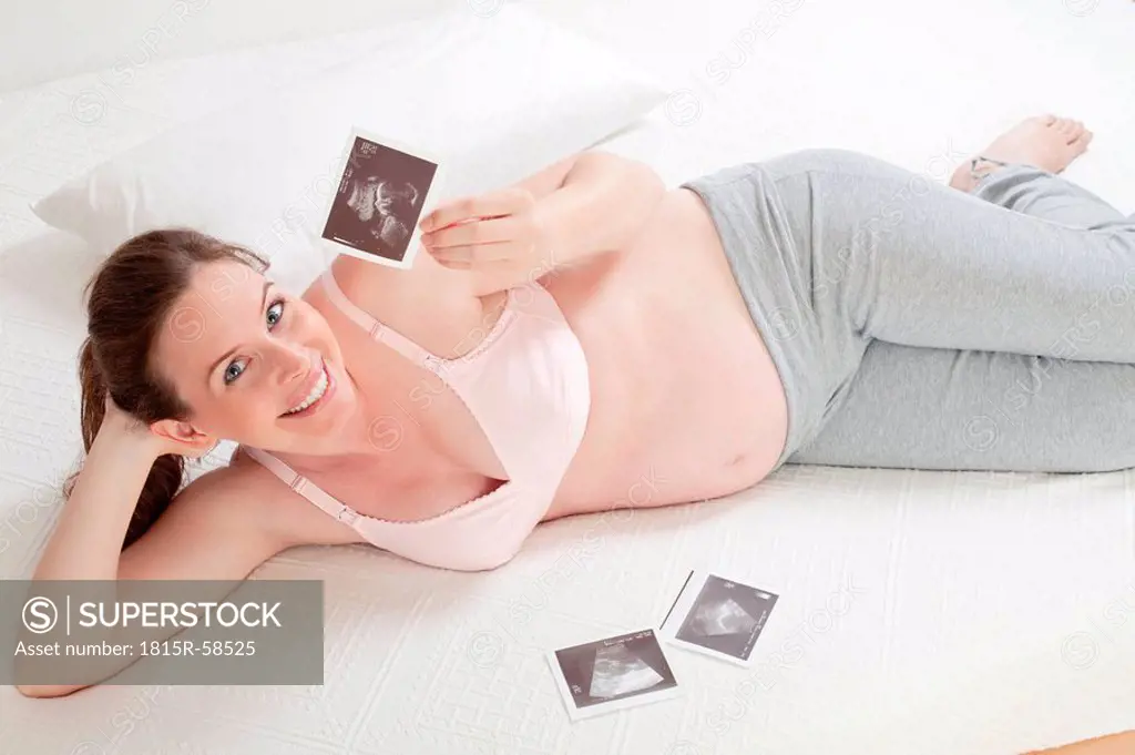 Pregnant woman holding ultrasonic picture