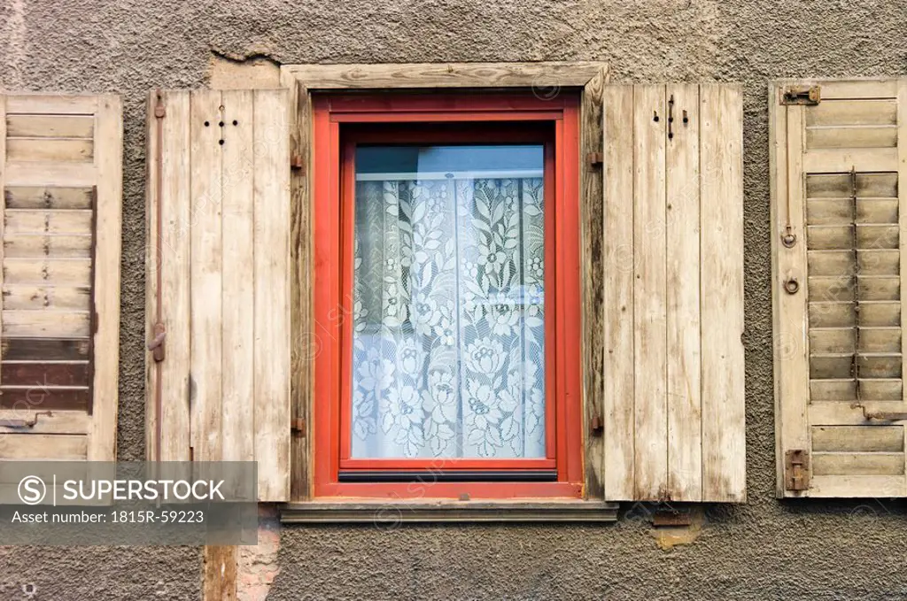 Germany, Hesse, Bornheim, Window with curtain, close_up