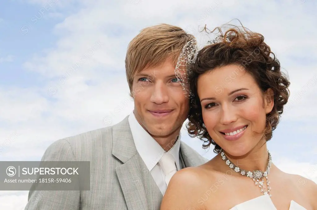 Germany, Bavaria, Portrait of groom and bride, outdoors, close_up