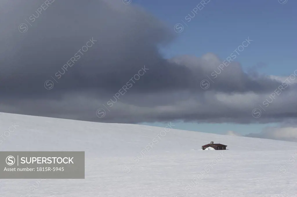 Norway, Rondane National Park, Snow covered landscape