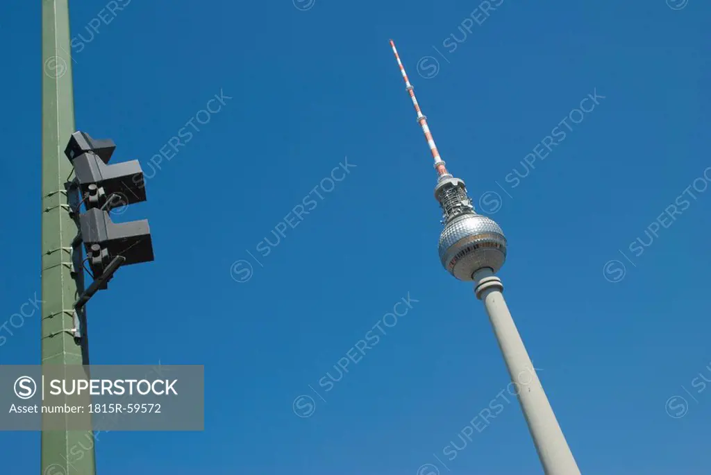 Germany, Berlin, Television Tower, stoplight in the foreground
