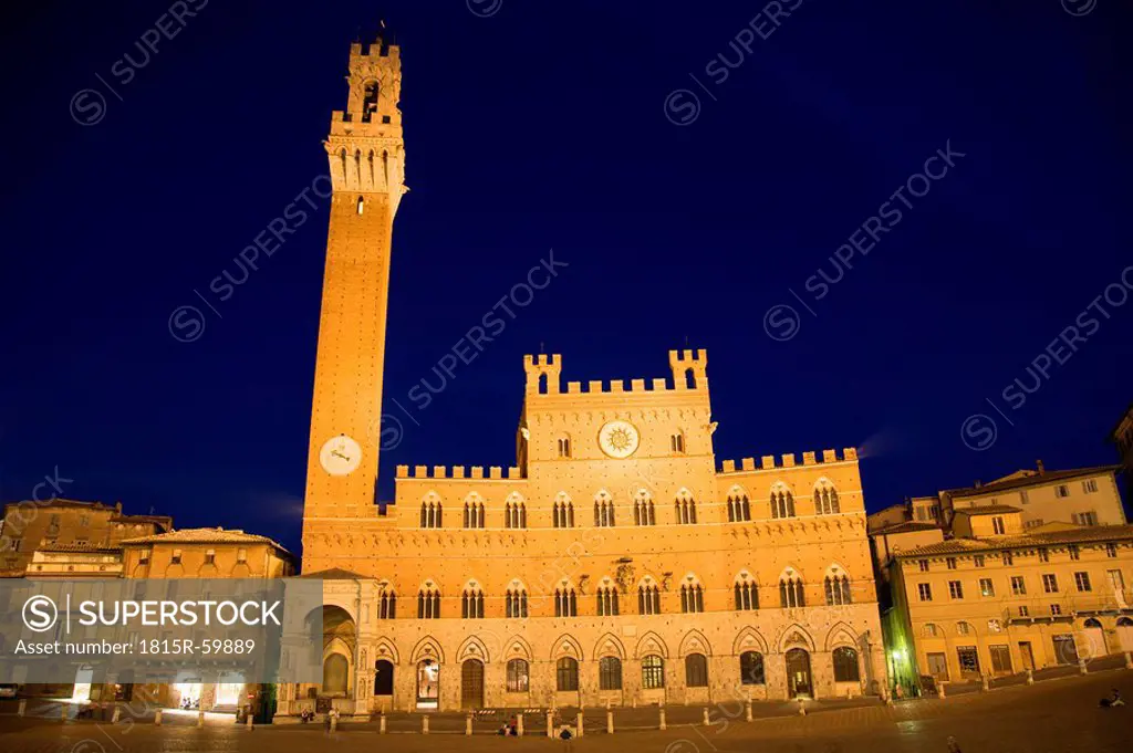 Italy, Tuscany, Siena, Palazzo Pubblico at night