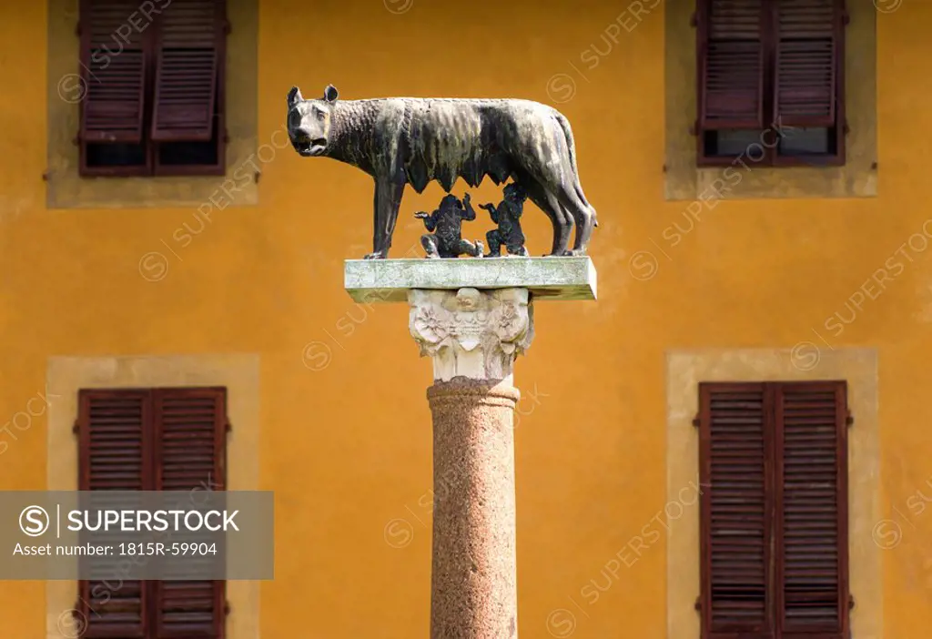 Italy, Tuscany, Pisa, Romulus and Remus Statue