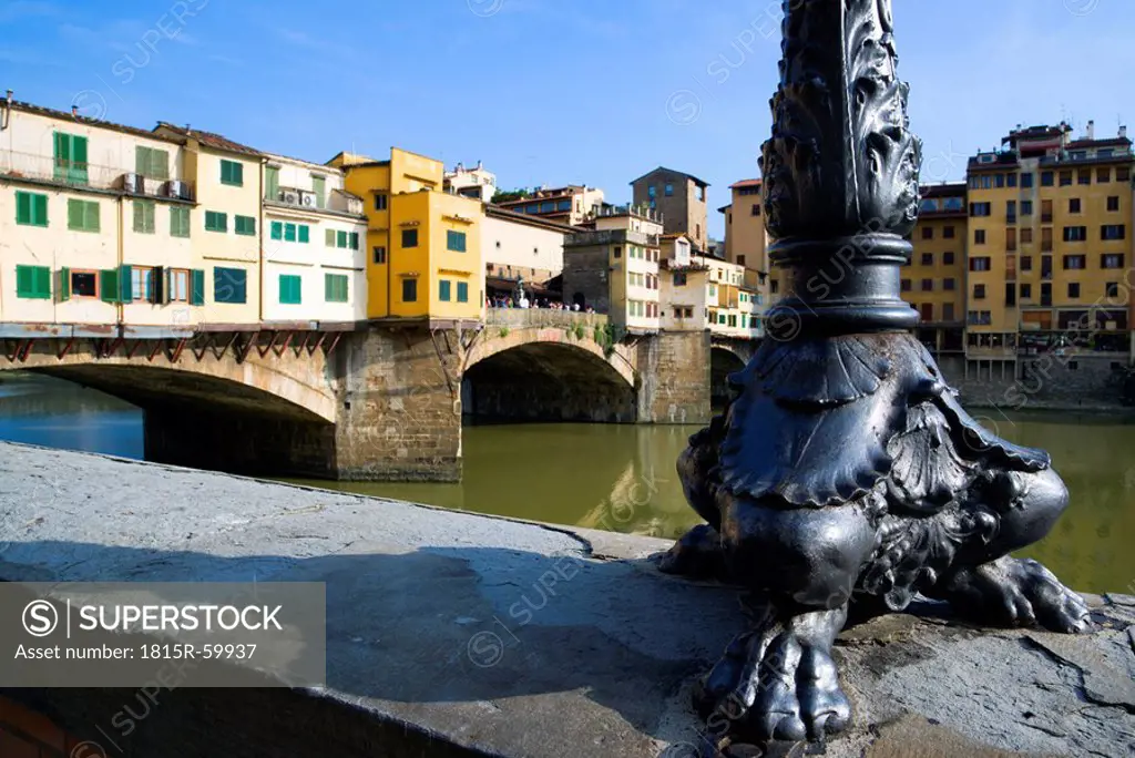 Italy, Florence, Ponte Vecchio, Lamp stand of street light in foreground