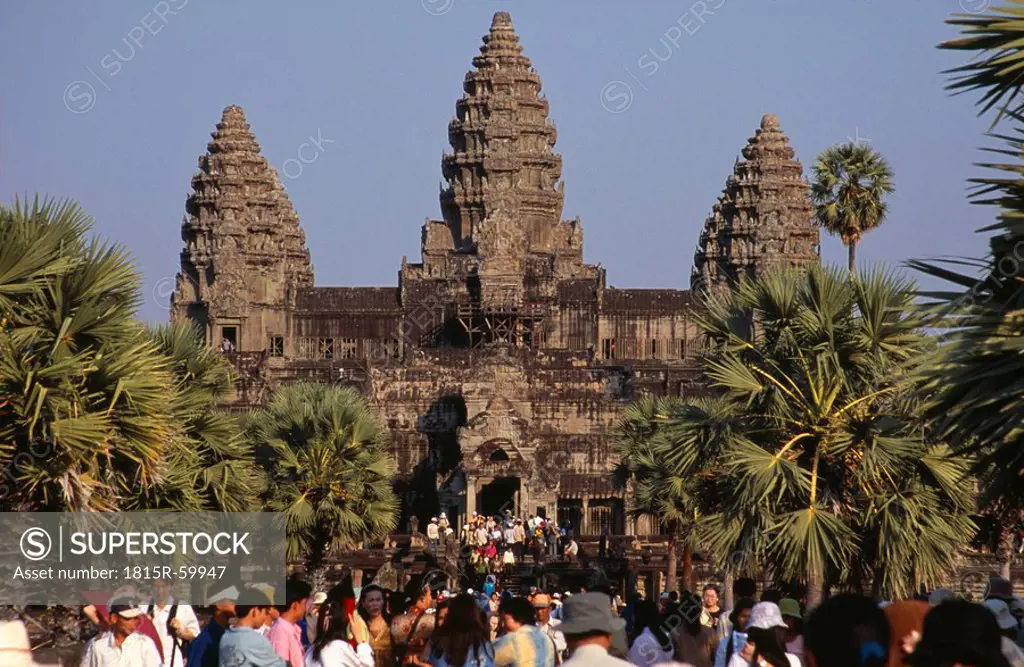 Cambodia, Siem Reap, Angkor Wat, Temple complex, tourists in foreground