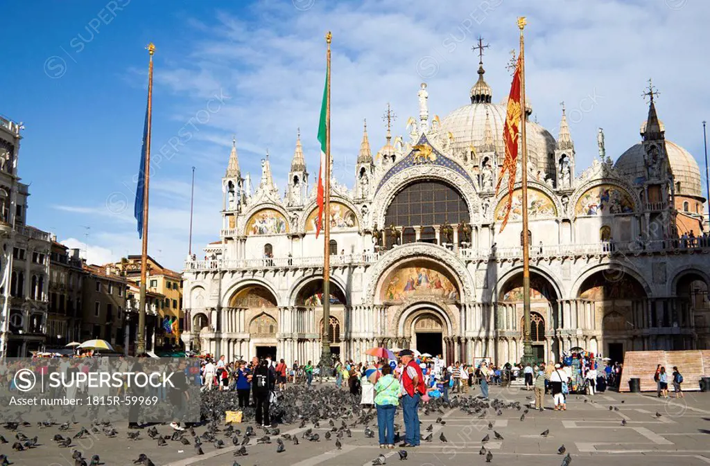 Italy, Venice, Basilica di San Marco, tourists in foreground