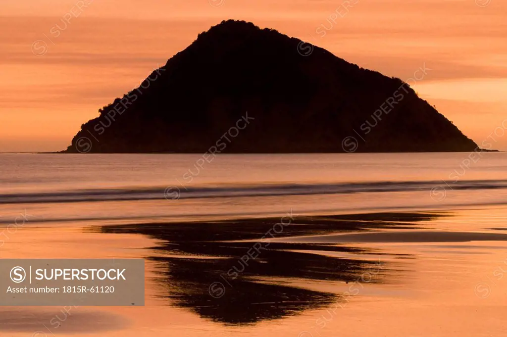 New Zealand, East Cape, Anaura Bay at dawn