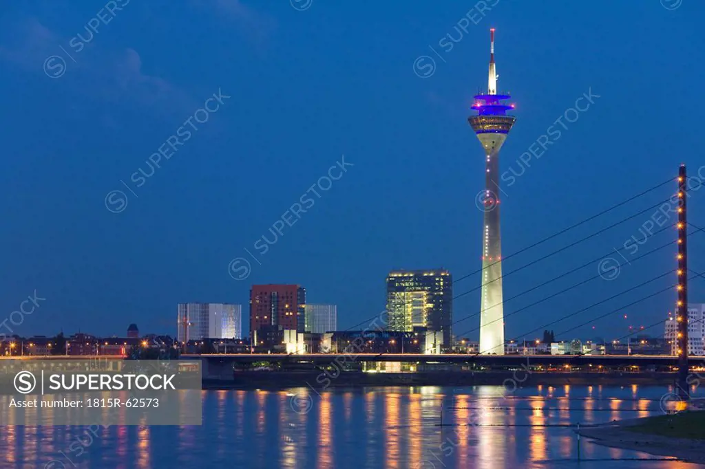 Germany, North_Rhine_Westphalia, Dusseldorf, city skyline, view across Rhine
