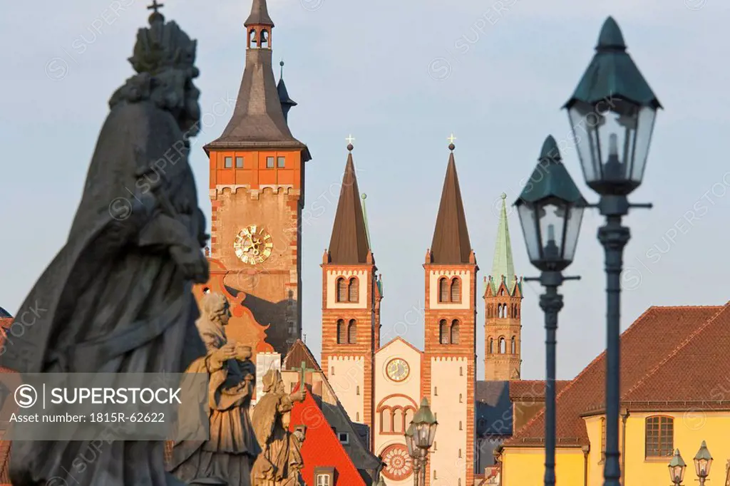 Germany, Bavaria, Franconia, W¸rzburg, Old main bridge with Cathedral and town hall in background