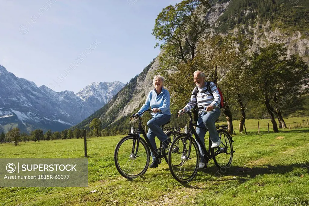 Austria, Karwendel, Senior couple biking