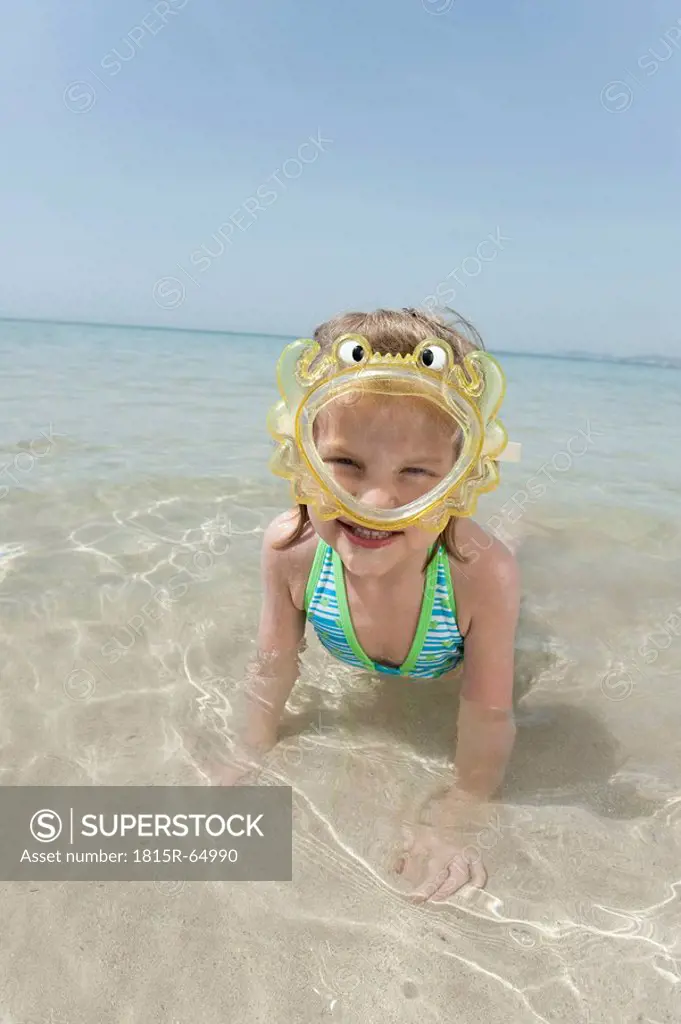 Spain, Mallorca, Girl 4_5 on the beach wearing diving goggles, portrait