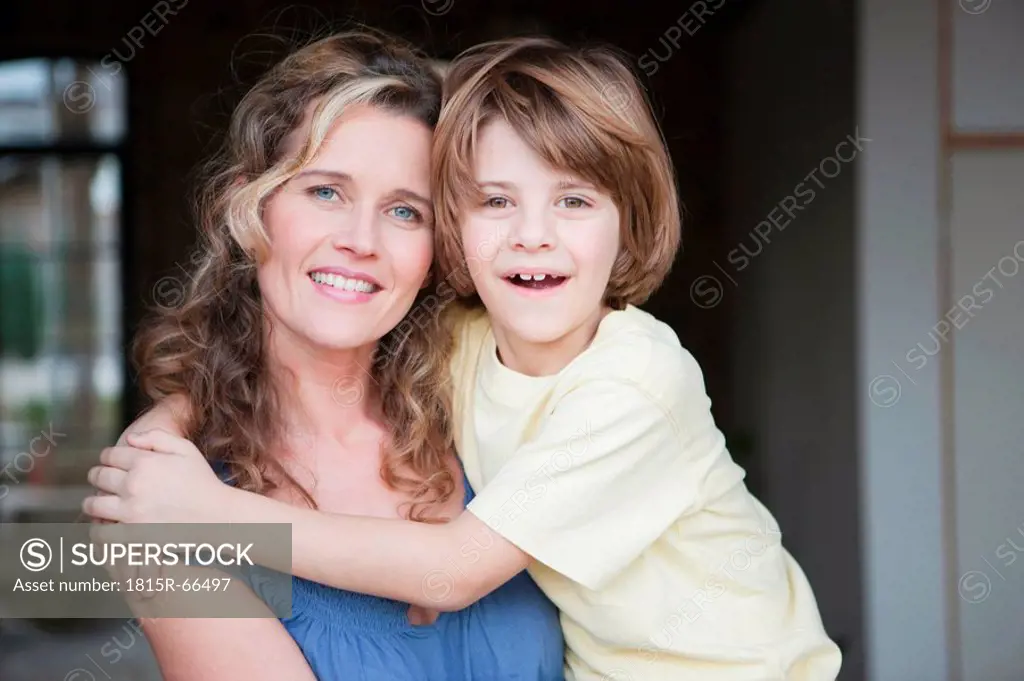Germany, Cologne, Portrait of mother and son 6_7, close_up