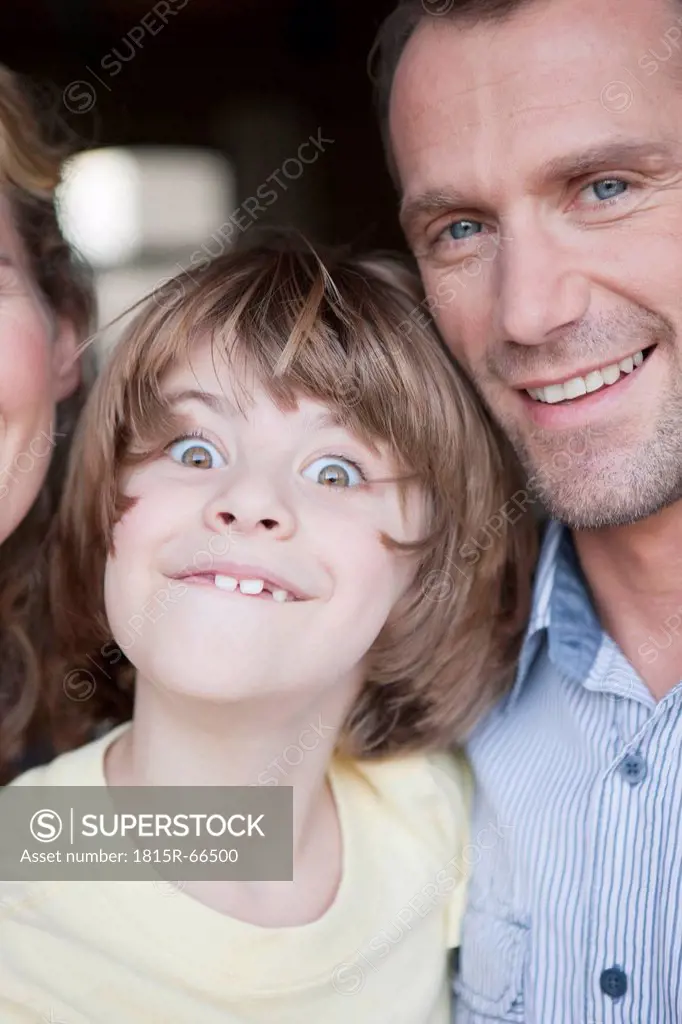 Germany, Cologne, Family portrait, son 6_7 grimacing, close_up