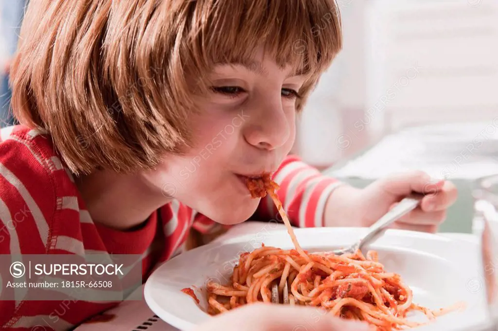 Germany, Cologne, Boy 6_7 eating spaghetti, portrait, close_up