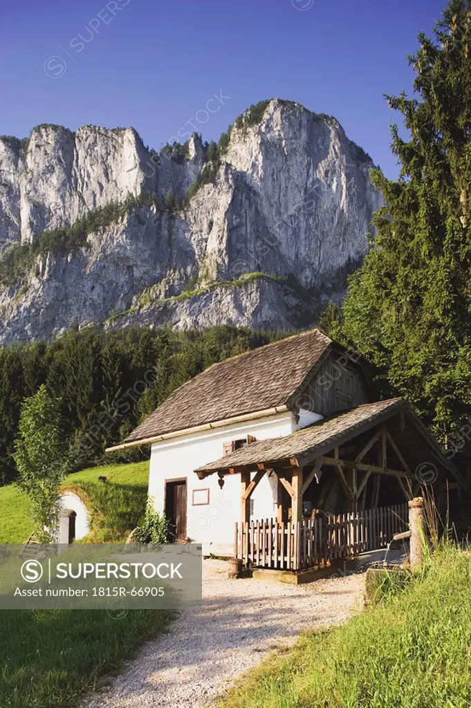 Austria, Salzkammergut, Mondsee, Drachenwand mountain, Mill in foreground