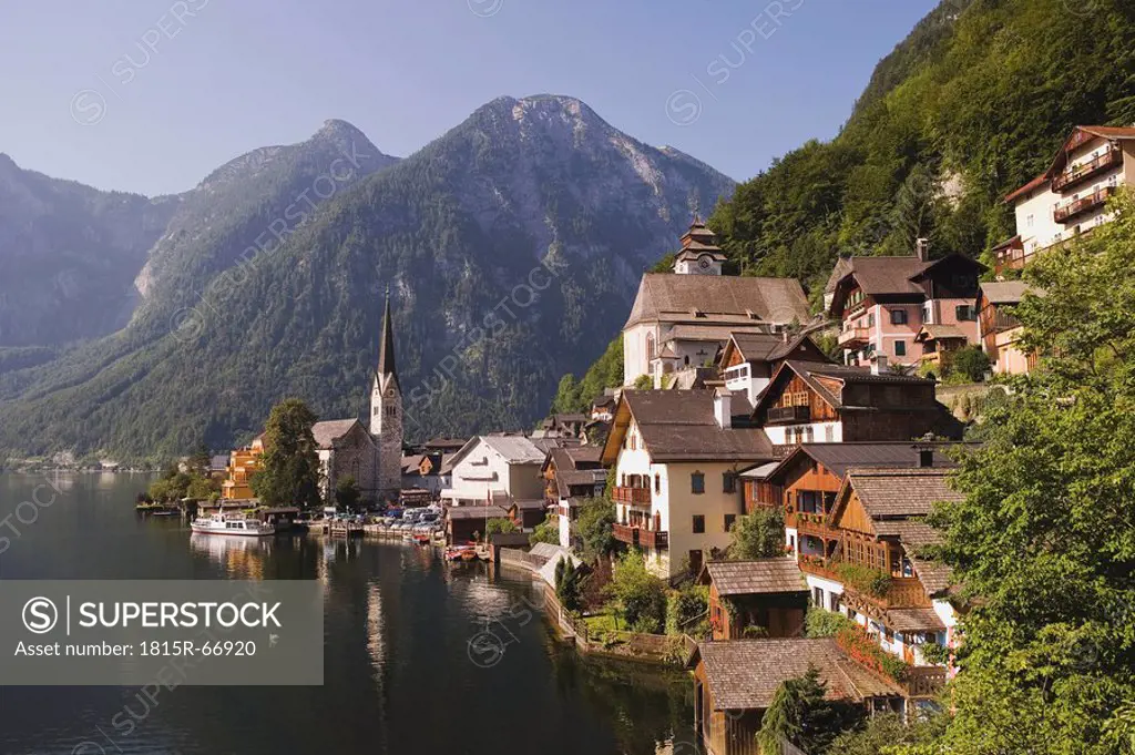 Austria, Salzkammergut, Hallstatt village and lake