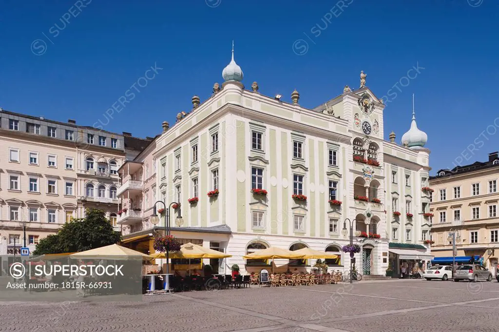 Austria, Gmunden, Town Hall with traditional glockenspiel