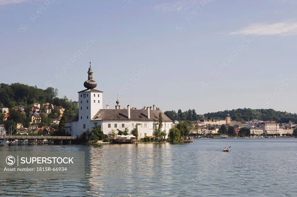 Austria, Gmunden, Lake Traunsee, Ort Castle on the waterfront