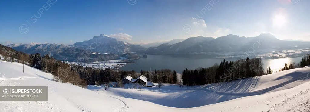 Austria, Salzkammergut, Lake Mondsee, Mount Schafberg in background