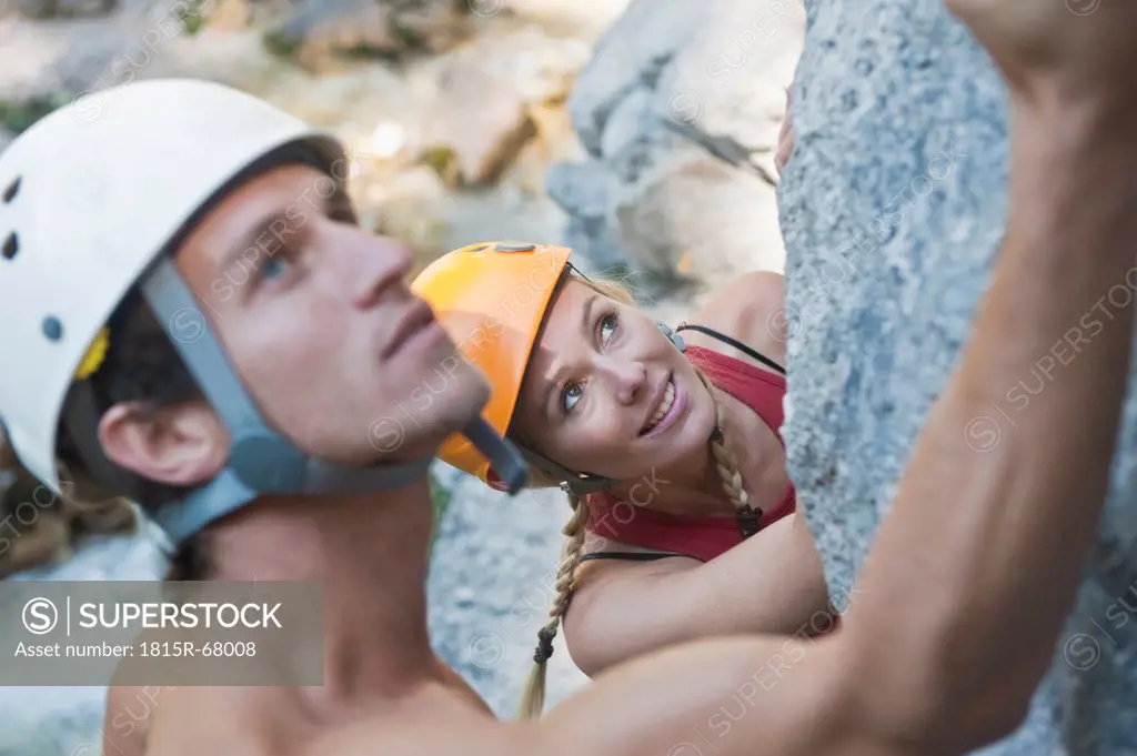 Austria, Steiermark, Ramsau, Silberkarklamm, Young couple rock climbing