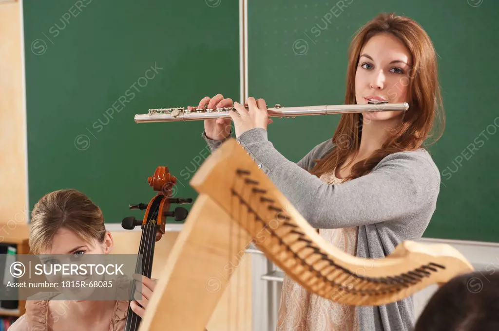 Germany, Emmering, Teenage girl and young woman playing musical instruments