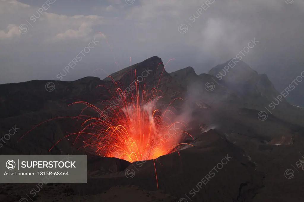 Japan, Suwanose jima volcano erupting