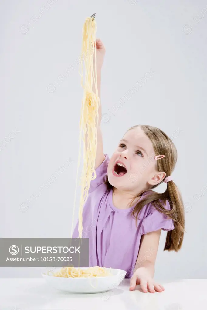 Girl 4_5 Playing with spagetti