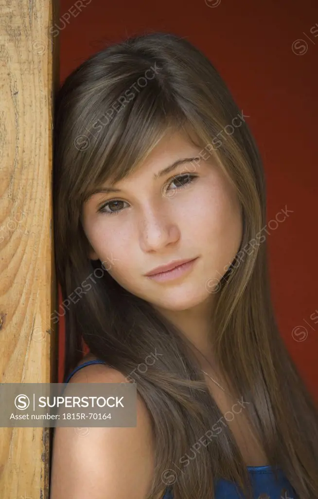 Austria, Mondsee, Portrait of girl 10_11, close up