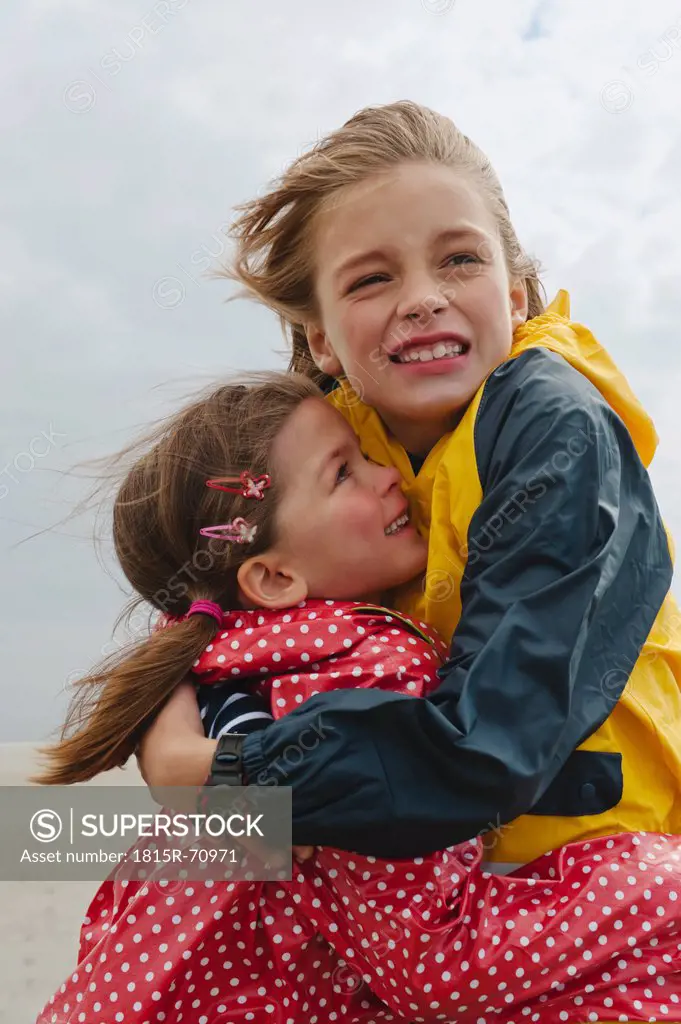 Germany, St. Peter_Ording, North Sea, Boy embracing girl 6_9 on beach