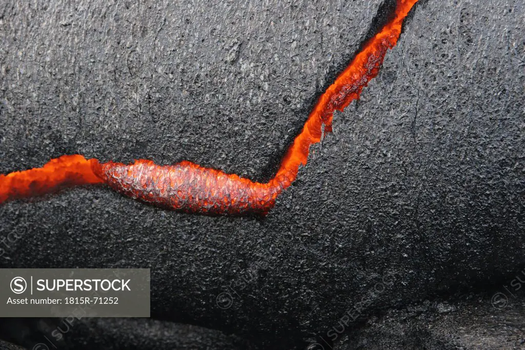 USA, Hawaii, Big Island, Pahoehoe volcano, burning lava flow, close up