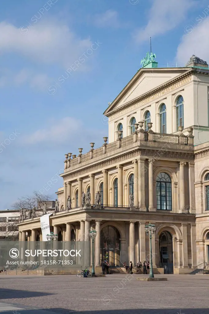 Germany, Hannover, Tourist at opera house