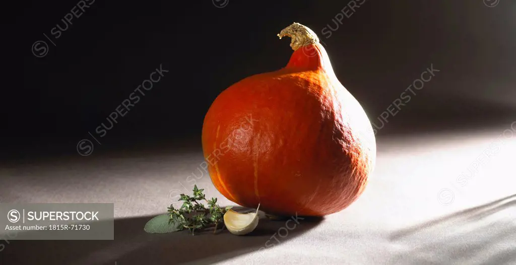Hokaido pumpkin with garlic clove, close_up
