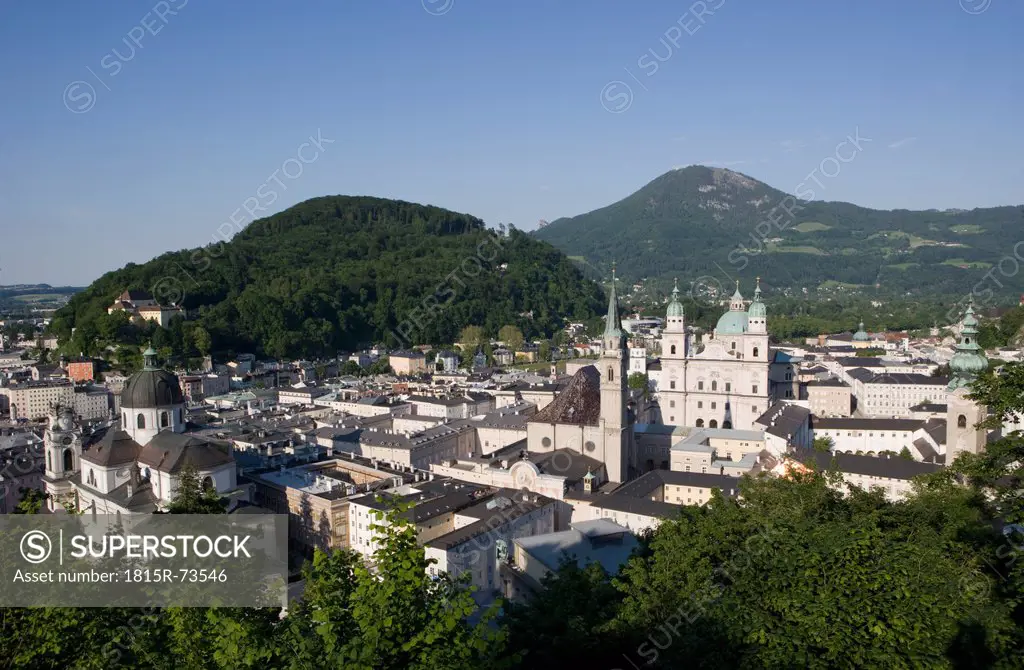 Austria, Salzburg, Franziskanerkirche, View of cathedral with gaisberg mountain
