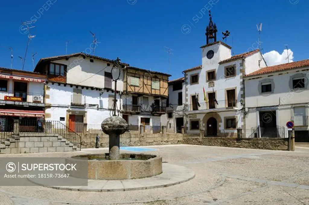 Europe, Spain, Extremadura, Sierra de Gredos, Cuacos de Yuste, View of Plaza Mayor