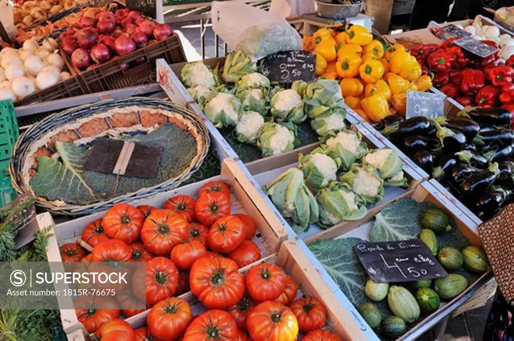 Europe, France, Provence, Alpes Maritimes, Cote d´Azur, Nice, Various fresh vegetables on market stall