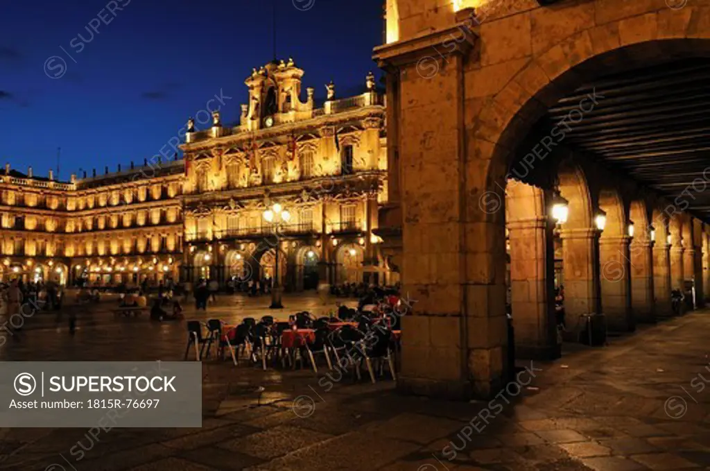 Europe, Spain, Castile and Leon, Salamanca, View of Plaza Mayor with city square at night