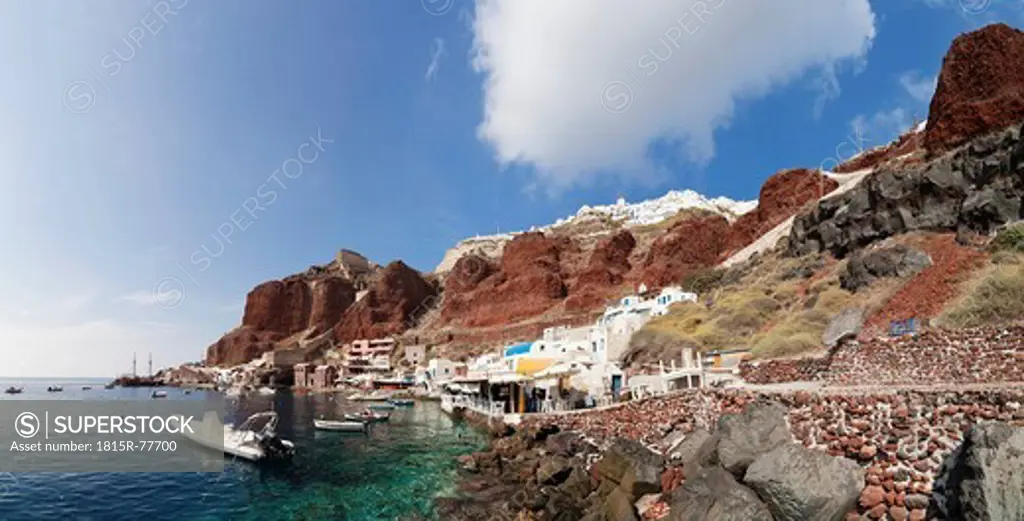 Greece, Cyclades, Thira, Santorini, View of harbour of ammoudi with village of oia