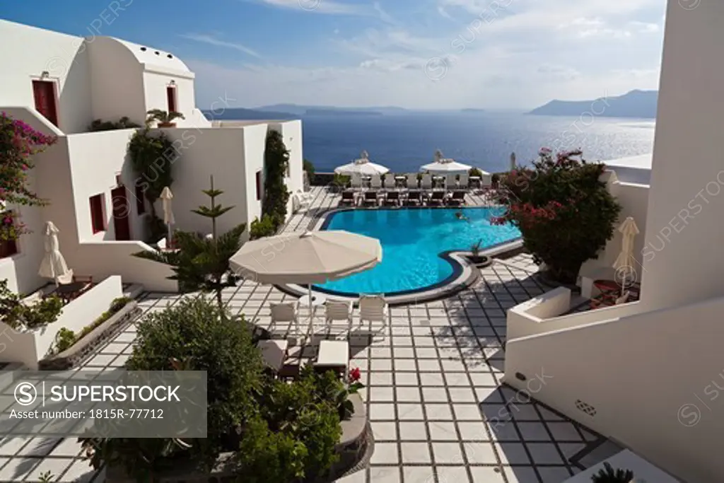 Greece, Cyclades,Thira, Santorini, Pool and sunloungers in Oia