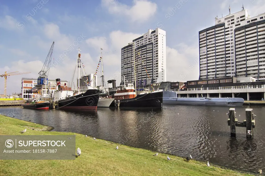 Germany, Bremerhaven, Worpswede, ships and high rises